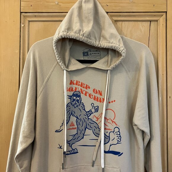 The Great PNW Mens Keep on Squatchin Sasquatch Hoodie Size Medium Beige AN EXC - Picture 2 of 9